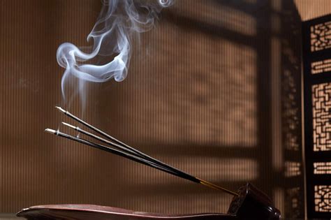 Harnessing the Energy of Voodoo Incense for Manifestation